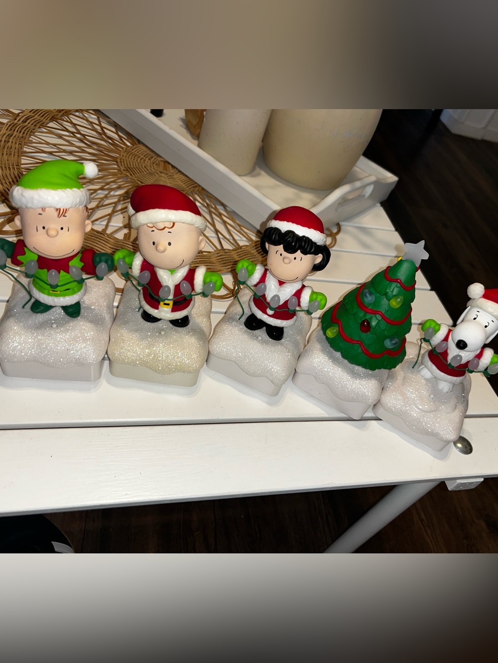 2015 Hallmark Peanuts Caroling Figurines - Red, Green & White